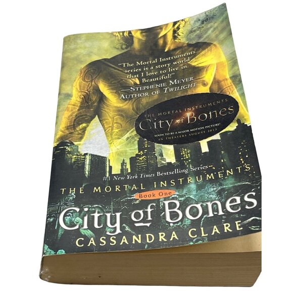 city of bones paperback book by cassandra clare 2007 English READ - Picture 1 of 5